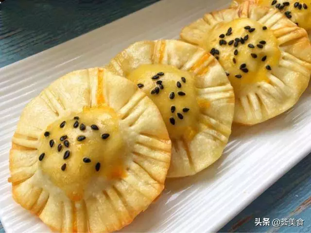 餃子皮最好看的吃法,奶香濃郁的香蕉派,不放糖不油炸