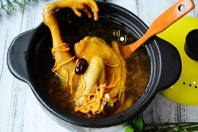只要加了這種食材,就能燉出香濃好看的雞湯,冬天多燉給家人喝