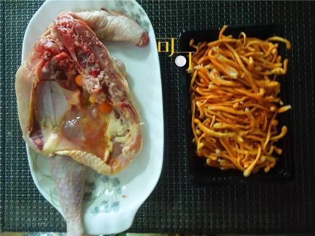 只要加了這種食材,就能燉出香濃好看的雞湯,冬天多燉給家人喝