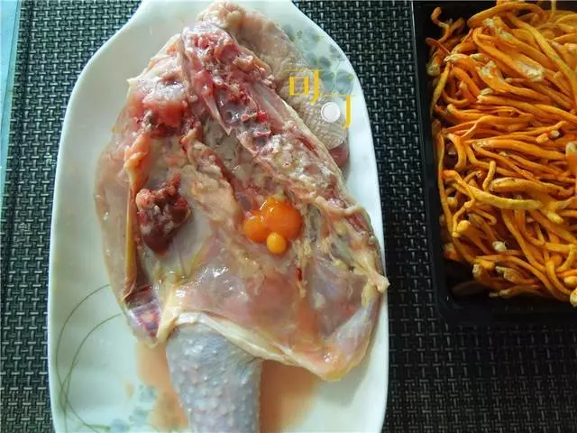只要加了這種食材,就能燉出香濃好看的雞湯,冬天多燉給家人喝