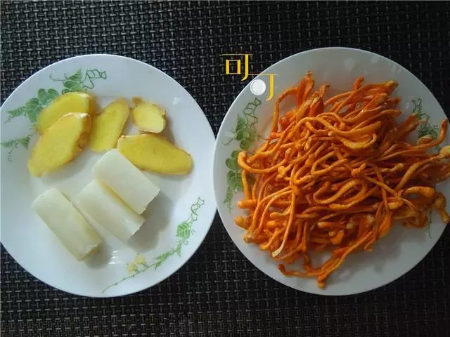 只要加了這種食材,就能燉出香濃好看的雞湯,冬天多燉給家人喝