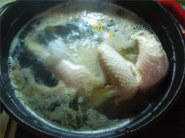 只要加了這種食材,就能燉出香濃好看的雞湯,冬天多燉給家人喝