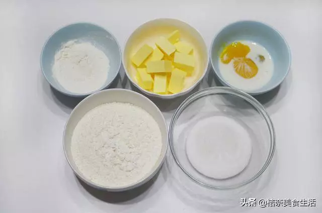 豬年來到,金豬報福,來做個可愛的小豬餅乾