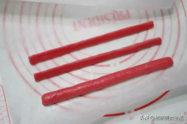 豬年來到,金豬報福,來做個可愛的小豬餅乾