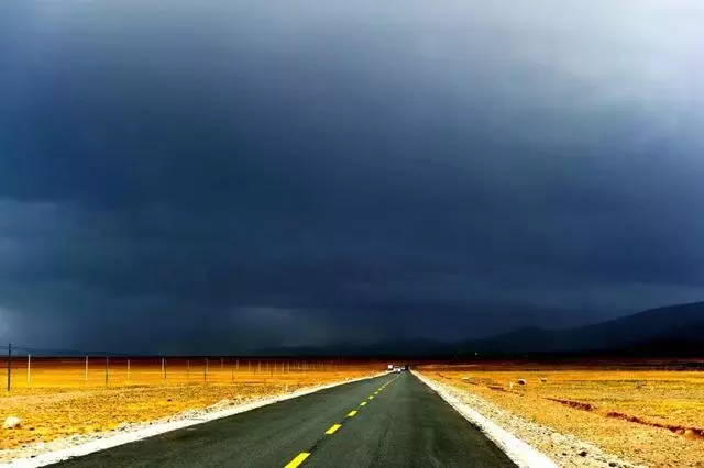 從西藏到尼泊爾,這條公路翻越世界最高雪山系,步步美景,太驚艷