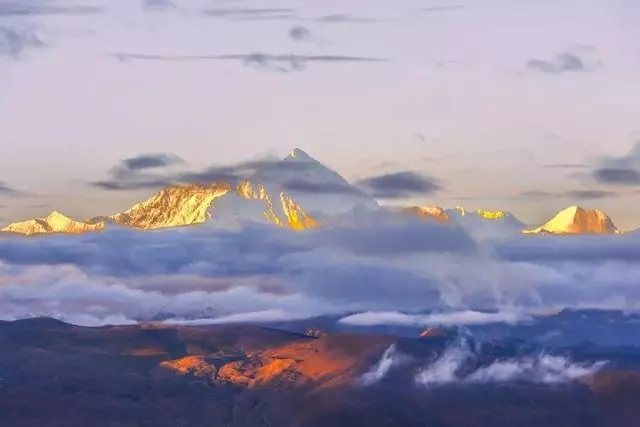 從西藏到尼泊爾,這條公路翻越世界最高雪山系,步步美景,太驚艷