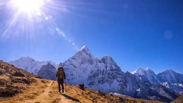 從西藏到尼泊爾,這條公路翻越世界最高雪山系,步步美景,太驚艷