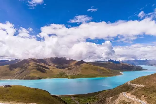 從西藏到尼泊爾,這條公路翻越世界最高雪山系,步步美景,太驚艷