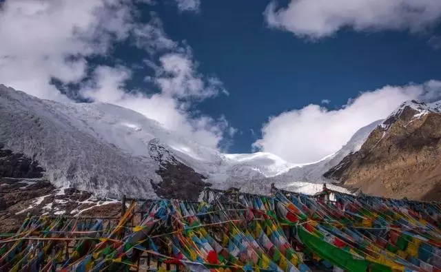 從西藏到尼泊爾,這條公路翻越世界最高雪山系,步步美景,太驚艷