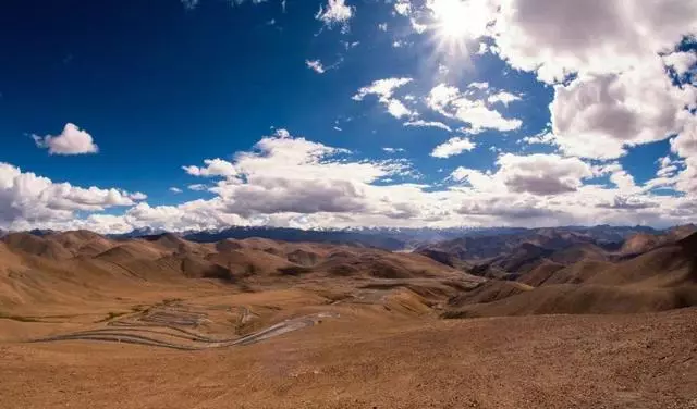 從西藏到尼泊爾,這條公路翻越世界最高雪山系,步步美景,太驚艷