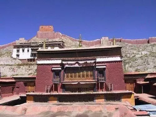 從西藏到尼泊爾,這條公路翻越世界最高雪山系,步步美景,太驚艷