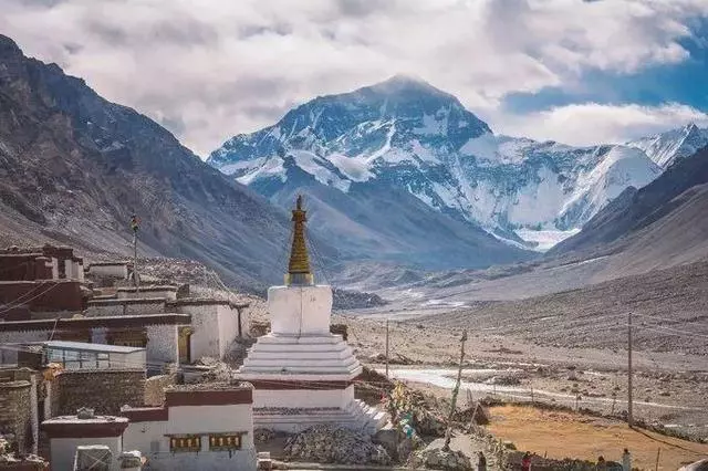 從西藏到尼泊爾,這條公路翻越世界最高雪山系,步步美景,太驚艷