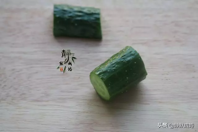 教你黃瓜新切法,好看好學,幾步就完成,過年家宴准能驚艷四座