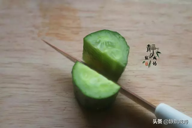 教你黃瓜新切法,好看好學,幾步就完成,過年家宴准能驚艷四座