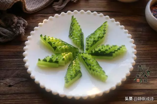 教你黃瓜新切法,好看好學,幾步就完成,過年家宴准能驚艷四座