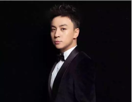 釋小龍小時候的各種樣子,網友:他真的對得起初代萌神這個稱號!