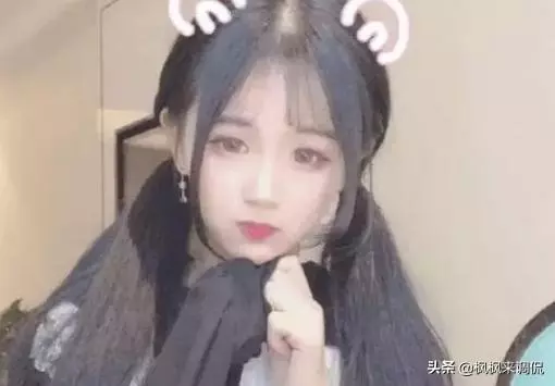 網紅直播時忘開美顏,僅1小時就掉粉13萬,網友:被美顏騙了