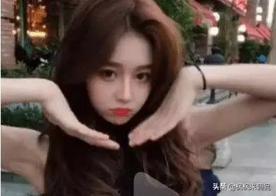 網紅直播時忘開美顏,僅1小時就掉粉13萬,網友:被美顏騙了