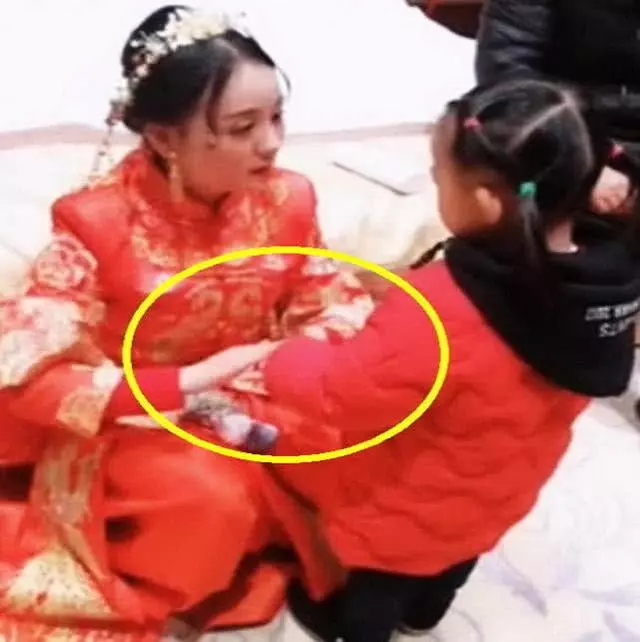 媽媽再婚,出嫁時跟四歲女兒分別的畫面,看得人潸然淚下