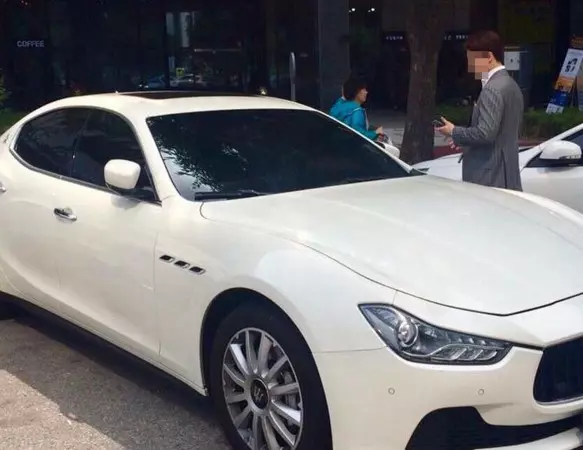 他才換瑪莎拉蒂...立刻釣出「20年好友」求當禮車司機 拒絕卻被嗆:眼睛長頭頂啦~