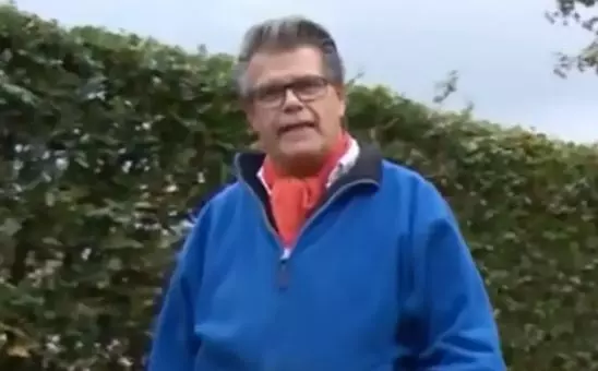 69歲阿伯氣噗噗衝法院「想把年紀-20歲」 理由:我在Tinder上把不到妹!