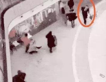 15個「願意再相信人性」的故事!她問:手上的動脈在哪裡? 7000人回答「同樣3個字」