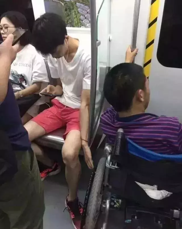 15個「願意再相信人性」的故事!她問:手上的動脈在哪裡? 7000人回答「同樣3個字」