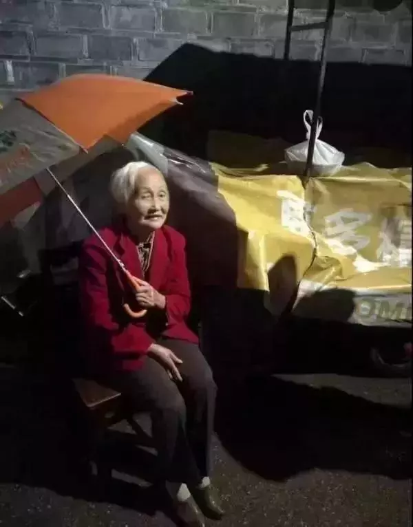 15個「願意再相信人性」的故事!她問:手上的動脈在哪裡? 7000人回答「同樣3個字」