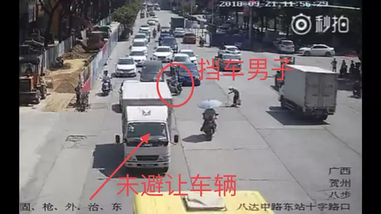 為了讓阿嬤不會撞傷!10個證明愛不一定需要回報「來自陌生人的幫助」溫暖故事