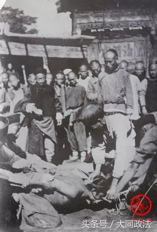 8張「清朝為什麼會GG」的悲慘生活照 直接在大街上「喀嚓」...圍觀的人全興奮拿著饅頭等