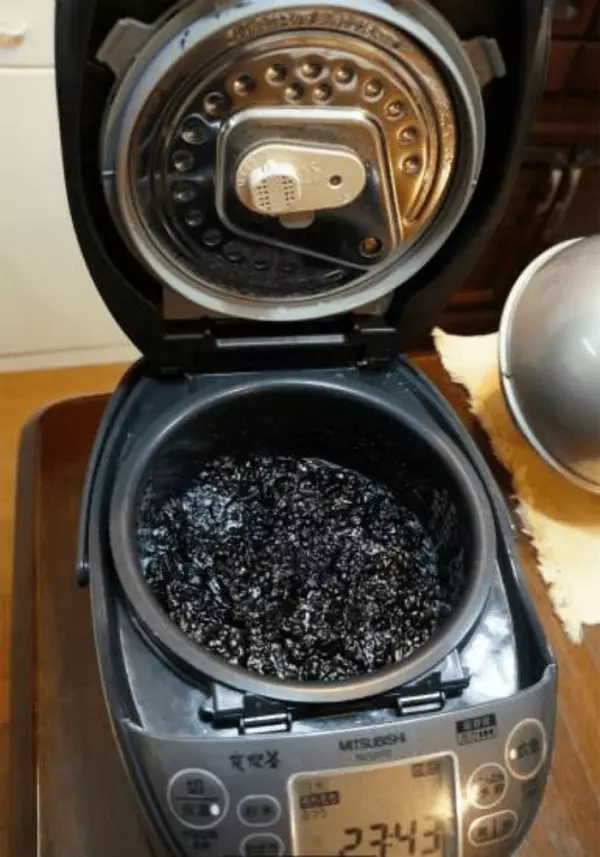 爸爸某天回家突然把OREO加進生米裡面,遭全家嫌棄!沒想到煮好後,小孩大呼:天啊太好吃了!!