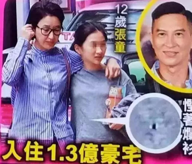 54歲關詠荷素顏帶女兒逛街,面容憔悴頭發枯黃盡顯老態!