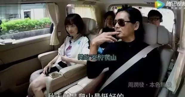 周潤發坐車,看了他不經意間對司機的稱呼,突然明白:他為什麼能紅一輩子!