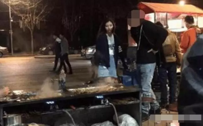 臺北正妹一人吃上千元烤串,站起來卻說沒錢,老闆的處理方法太絕了XDDD