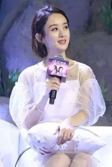 女明星為防曝光有多拼？楊冪蛇形坐姿，熱巴用手捂，秦嵐動手縫！