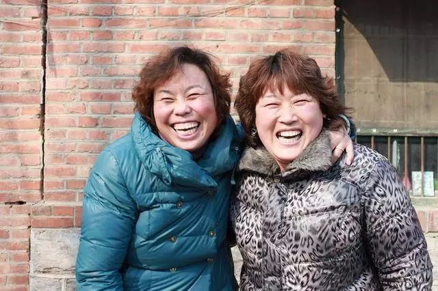 她突然癱瘓在床,丈夫照料她兩個月後就不再理她,她悲憤努力復健「終於站起來」回家,開門「見到家裡情景」瞬間淚崩!