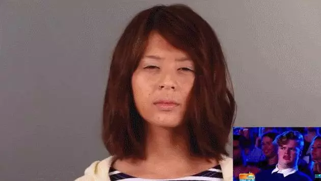 候機大廳好無聊,多虧有個很胸的正妹陪伴著