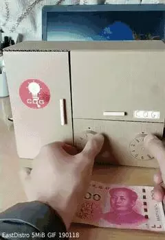 候機大廳好無聊,多虧有個很胸的正妹陪伴著