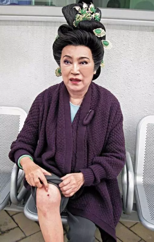 87歲李香琴終於站起來了,網友看見卻感到心酸……