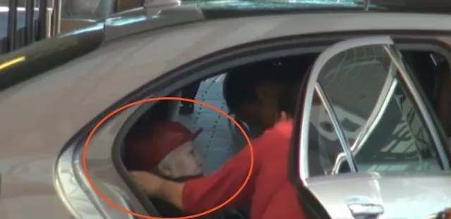87歲李香琴終於站起來了,網友看見卻感到心酸……