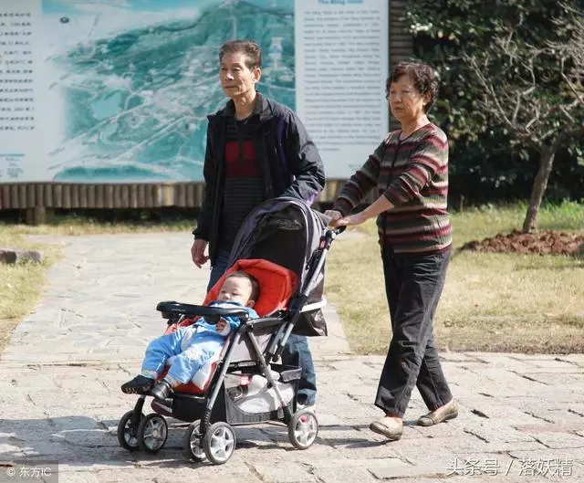 女兒,我出錢出力幫帶七年外孫,你要二胎就讓你婆婆帶!我帶不動