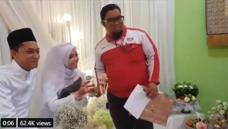 POSLAJU 郵差婚禮上等新娘子簽收包裹 網民笑瘋了