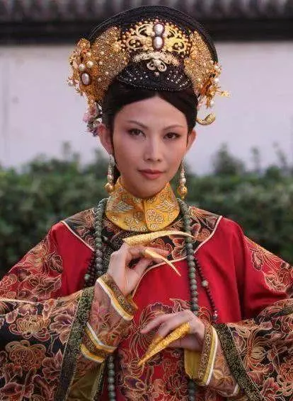 專家打開了乾隆愛妃的陵墓,發現了清朝皇室的醜聞 !