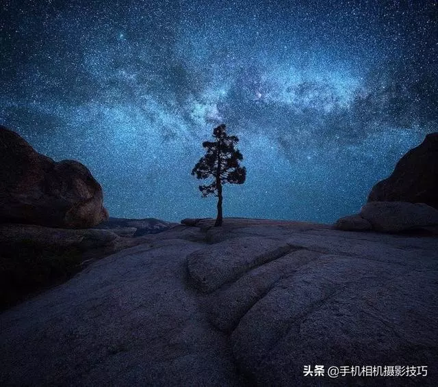 這是一張普通的銀河照,但背後攝影師的付出,超乎你的想像