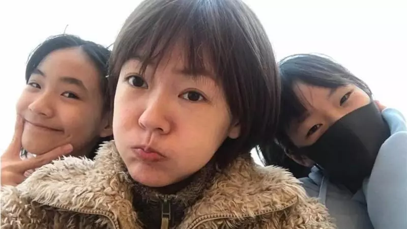 小S女兒買衣服「嫌太貴不想買」有夠節儉! 翻開標價「金額讓她翻白眼」網友狂讚:超會教