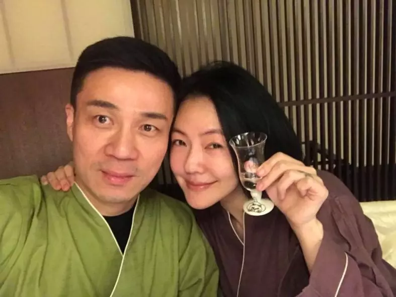 小S女兒買衣服「嫌太貴不想買」有夠節儉! 翻開標價「金額讓她翻白眼」網友狂讚:超會教