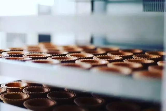 這個富二代,做出了亞洲最好吃的蛋撻,一年賣出 20000000 個