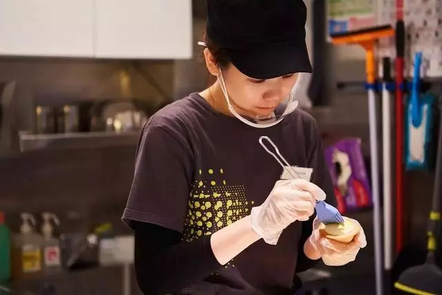 這個富二代,做出了亞洲最好吃的蛋撻,一年賣出 20000000 個