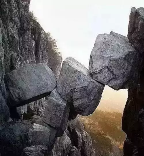 盤點地球上那些奇葩的大石頭,石頭你鬧哪樣~