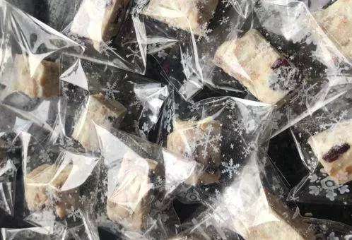 雪花酥的做法真的超級簡單,不用烤箱,一個電飯煲就能做好